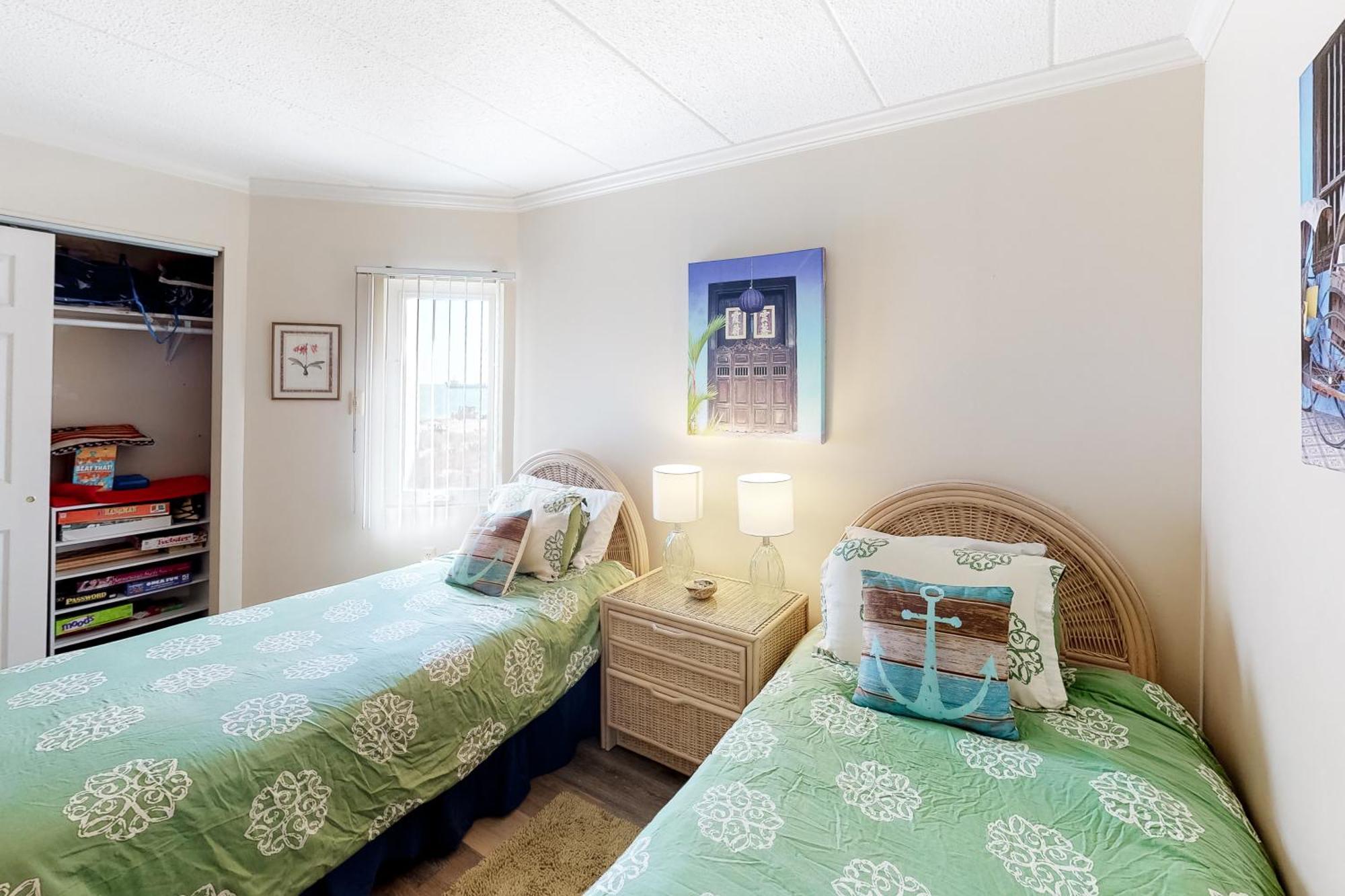 Waikiki Condos Ocean City Room photo