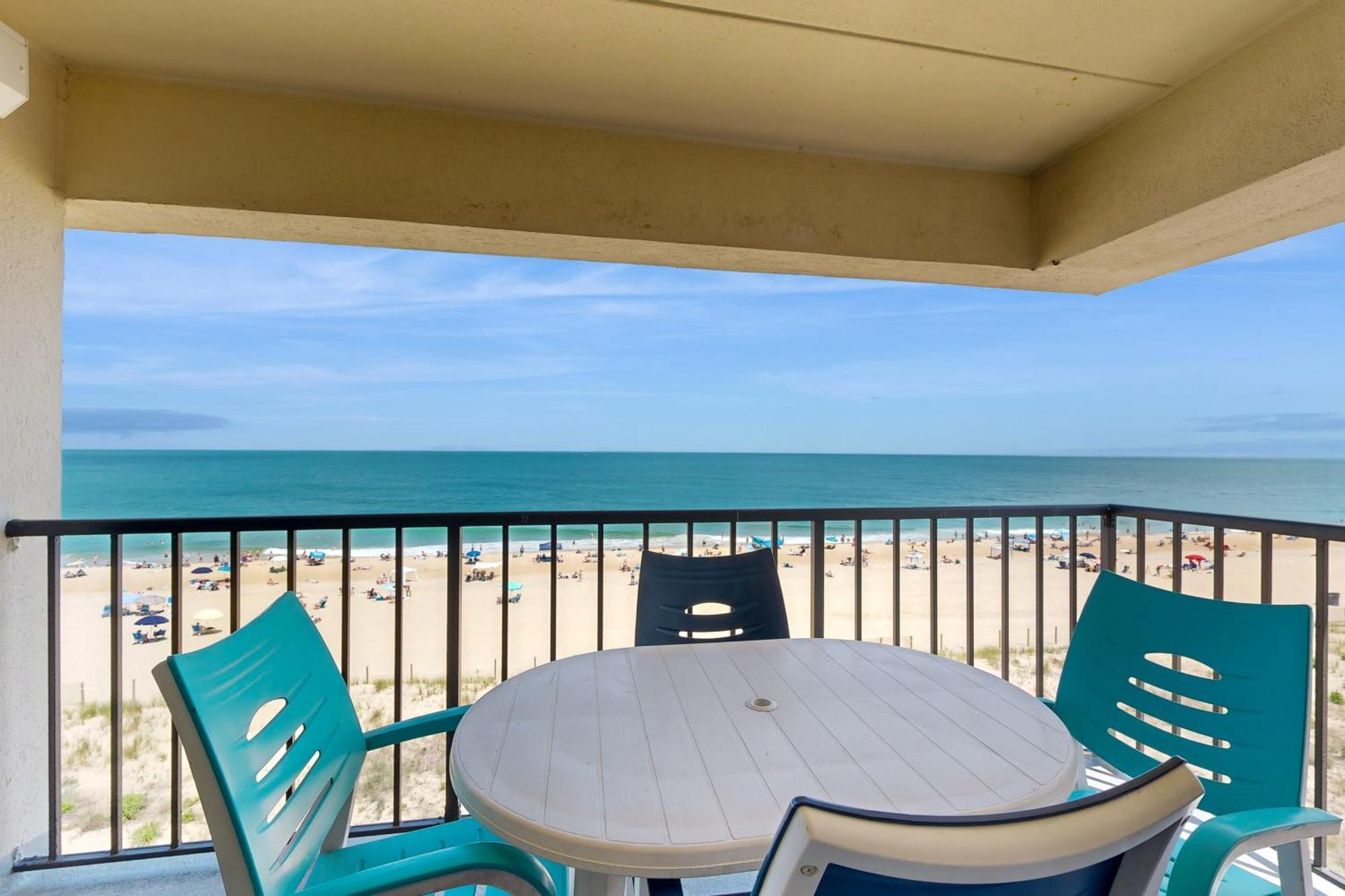 Waikiki Condos Ocean City Room photo