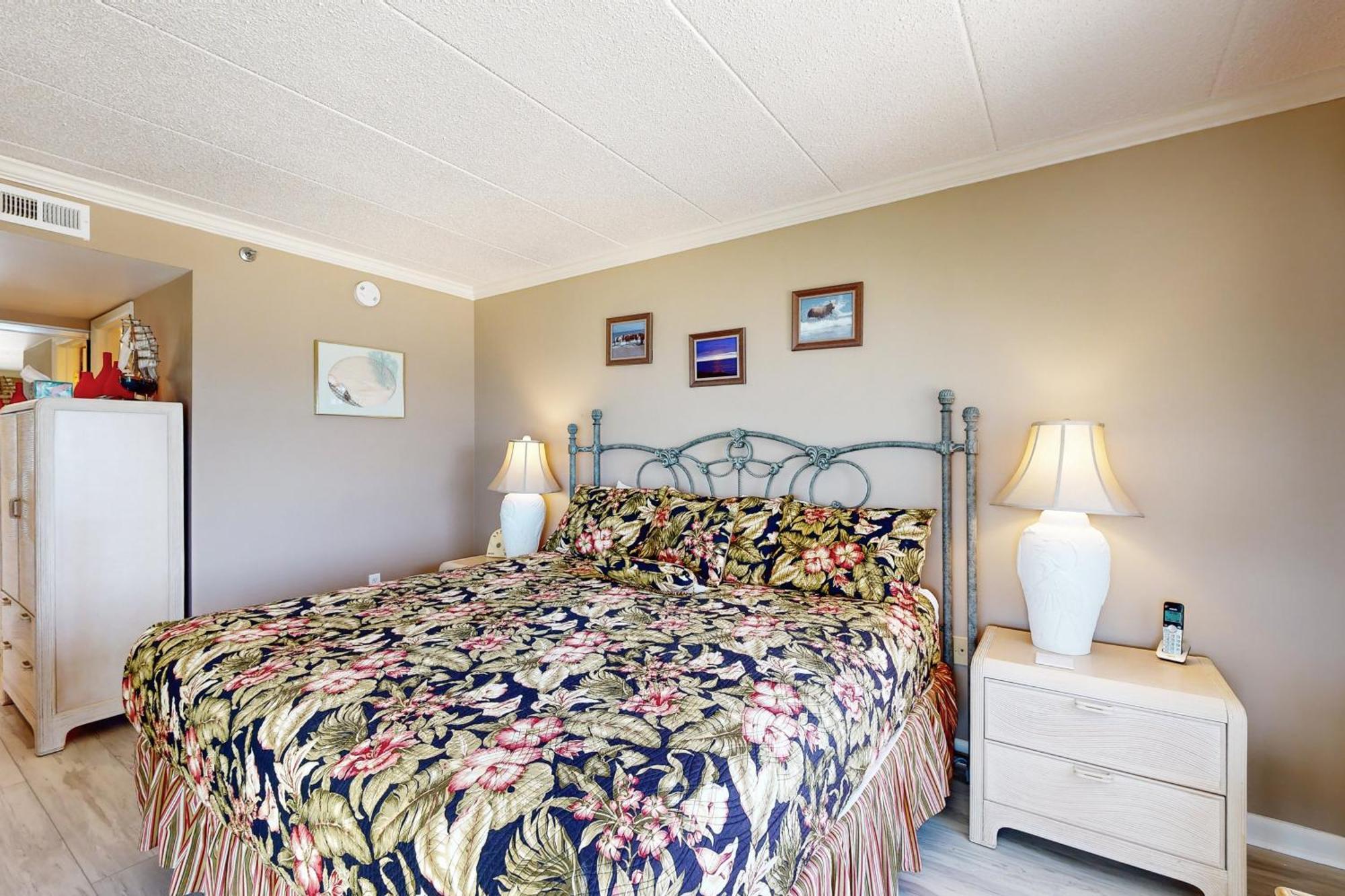 Waikiki Condos Ocean City Room photo