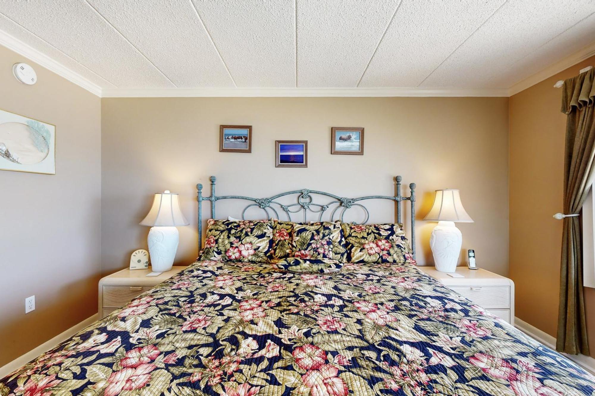 Waikiki Condos Ocean City Room photo