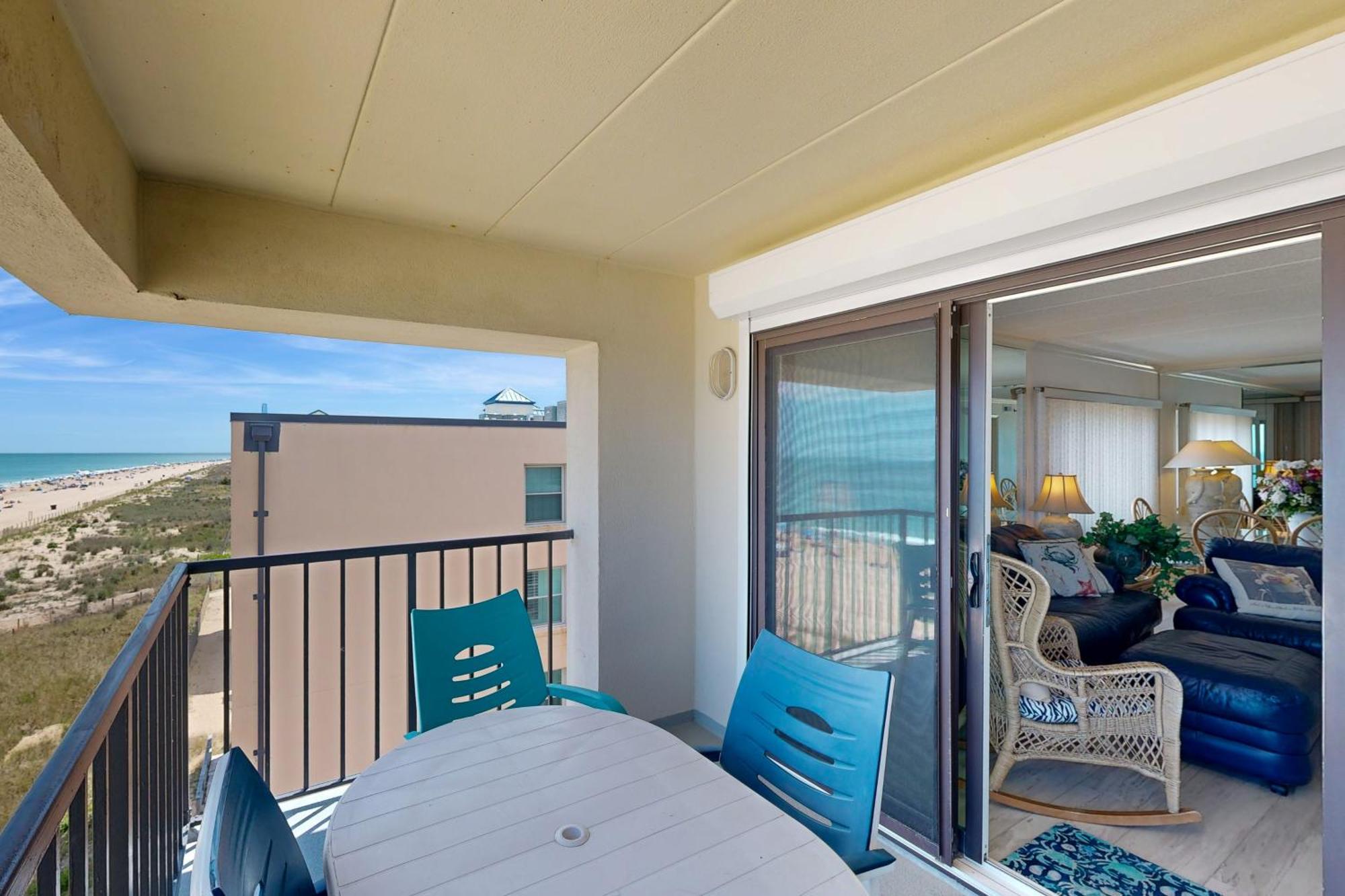 Waikiki Condos Ocean City Room photo