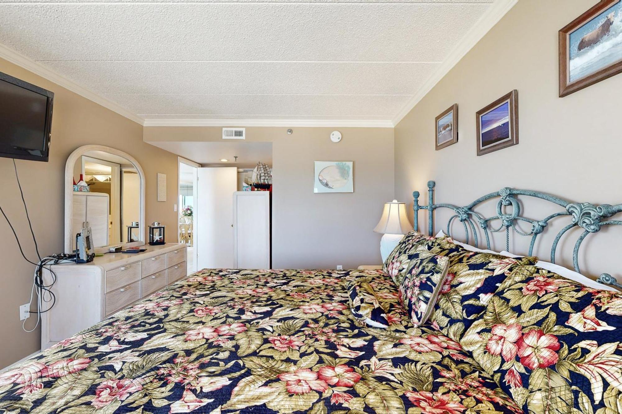 Waikiki Condos Ocean City Room photo