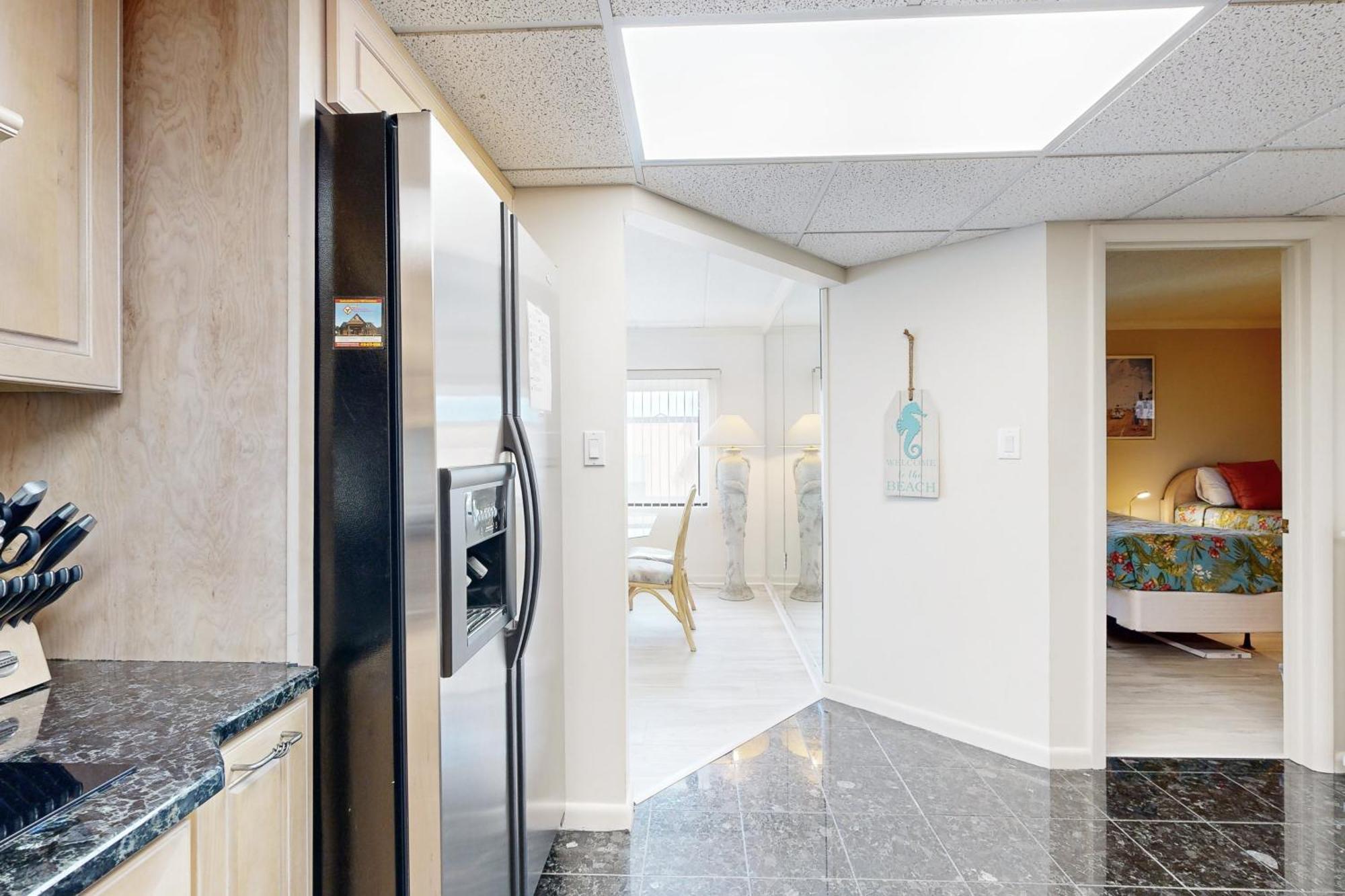 Waikiki Condos Ocean City Room photo