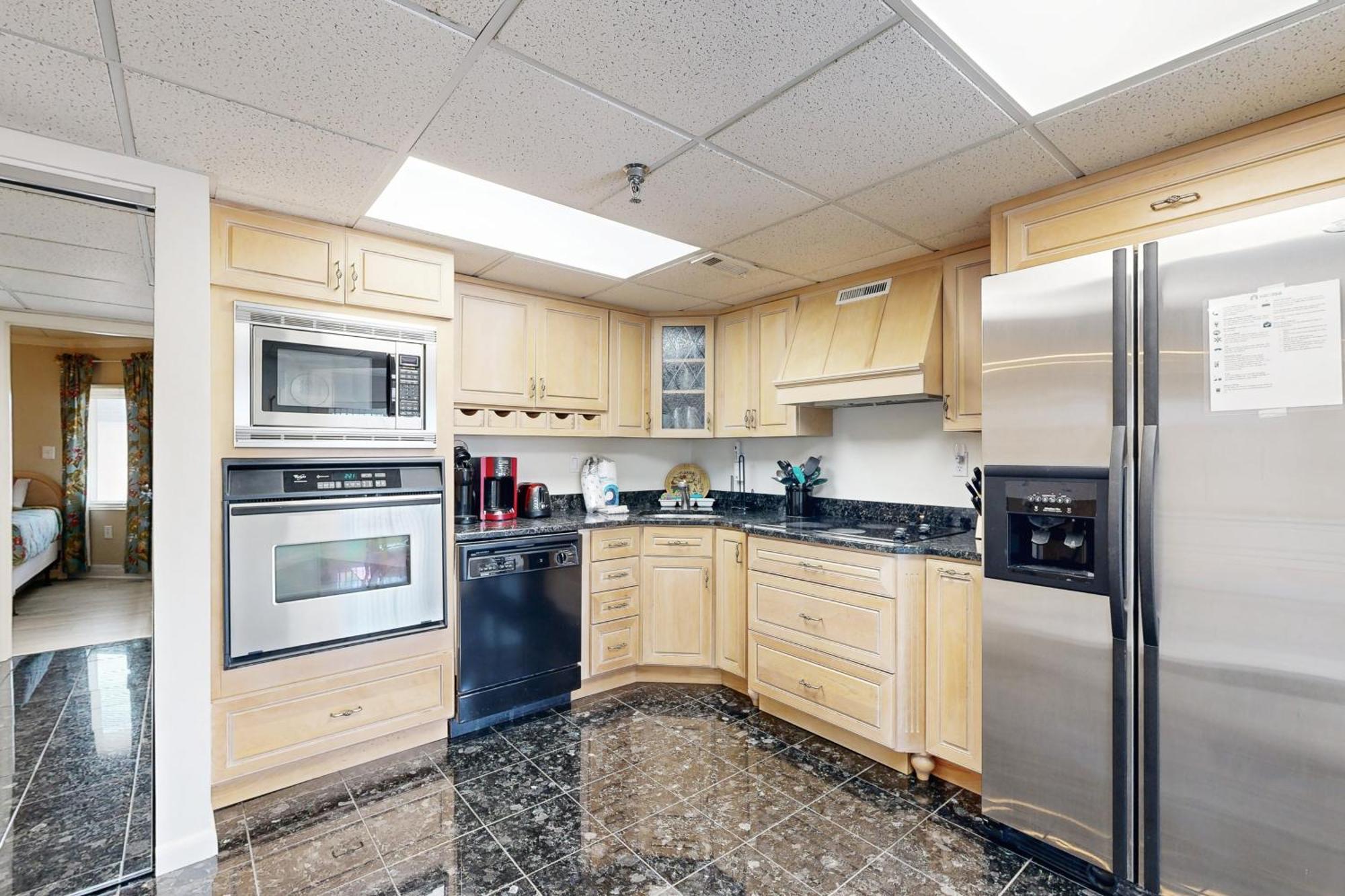 Waikiki Condos Ocean City Room photo
