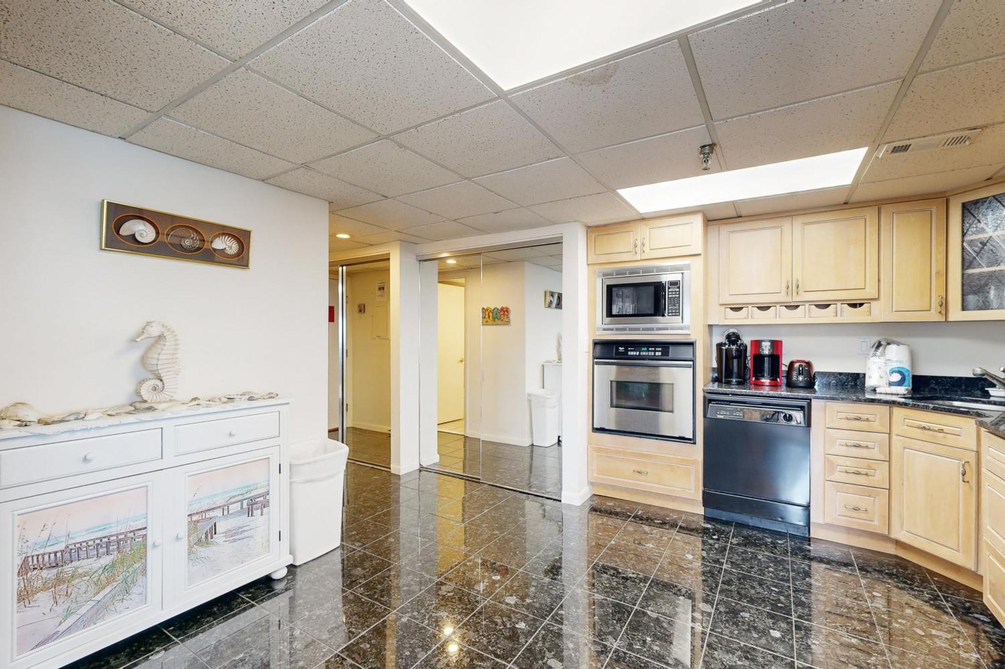 Waikiki Condos Ocean City Room photo