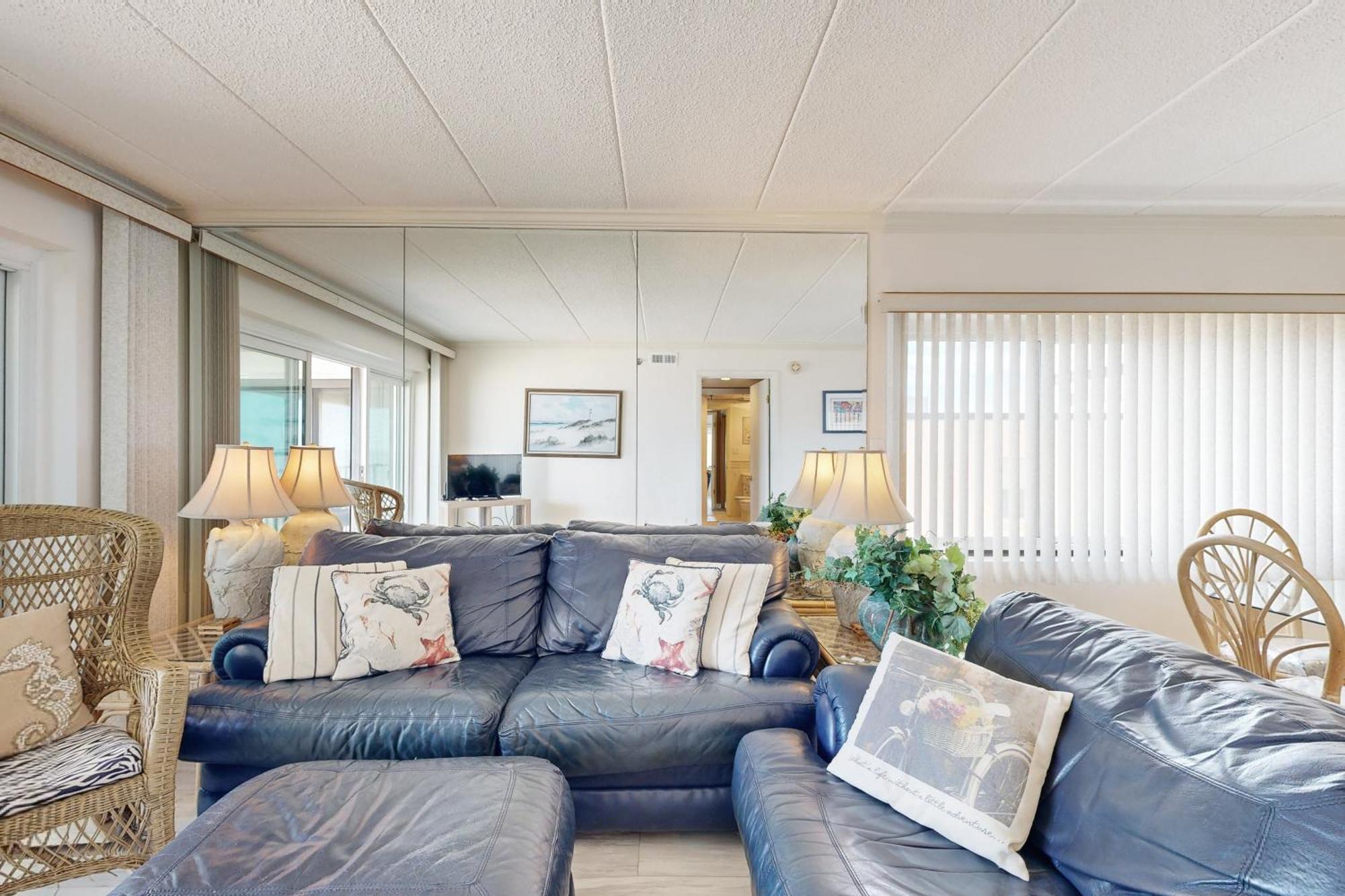 Waikiki Condos Ocean City Room photo